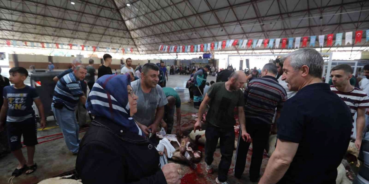 Başkan Tahmazoğlu Kurban Kesim Alanlarını Gezdi
