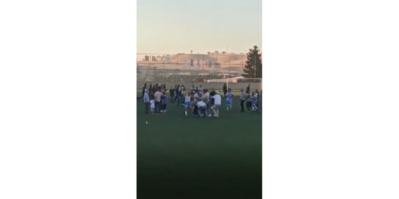 Maç Bitti Yeşil Saha Karıştı!