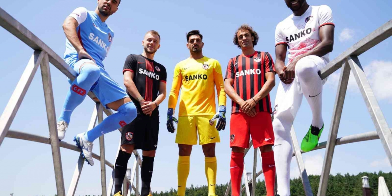 Gaziantep Fk Yeni Sezon Formalarını Tanıttı