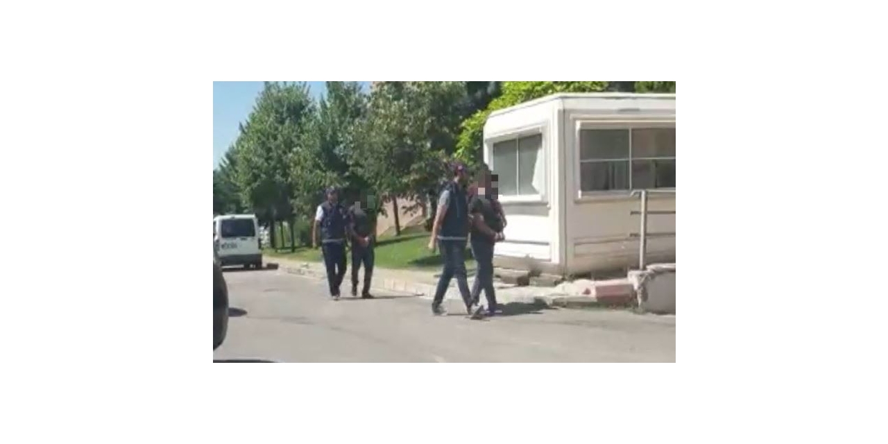 Önce Hırsızlık Yaptılar, Sonra Plakasını Çamurla Gizledikleri Aracı Yıkadılar