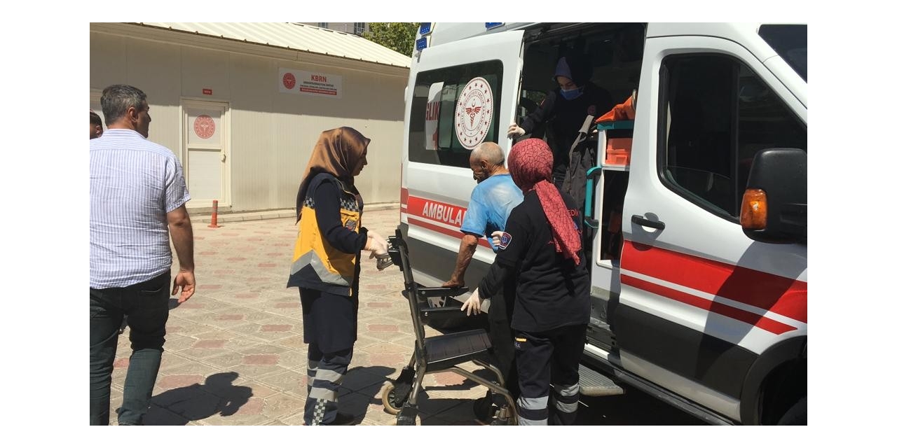 Anız Yangınında Dumandan Etkilenen Çiftçi Hastaneye Kaldırıldı