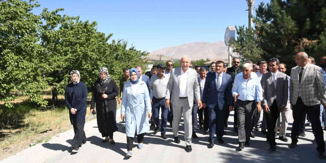 Erenli Mahallesinde Beton Yol Uygulaması Yapıldı