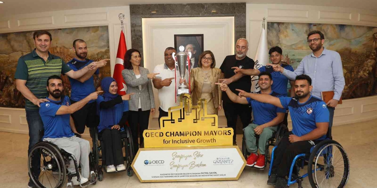 Şahin, Türkiye İkincisi Gazişehir Gaziantep Takımını Ağırladı