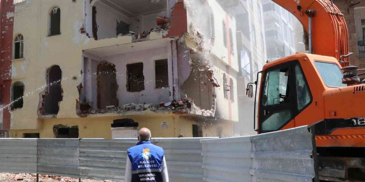 Haliliye’de Metruk Ve Riskli Yapılar Yıkılıyor