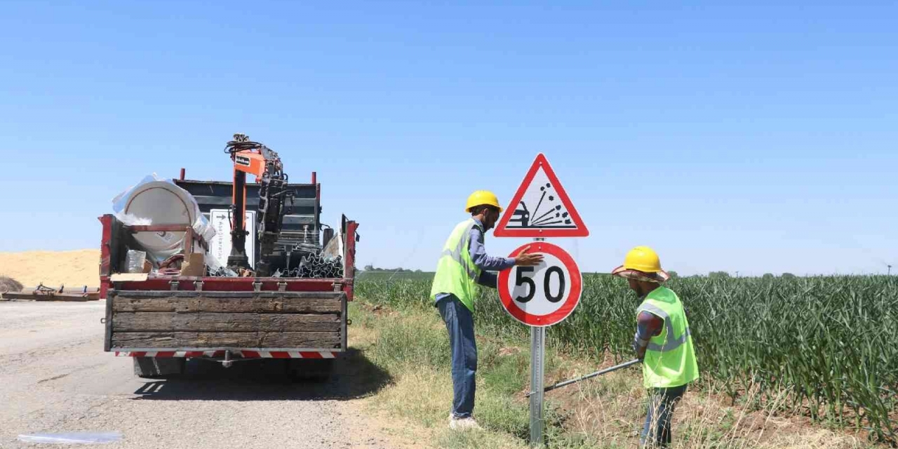 Ceylanpınar’da Trafik Levhaları Yenilendi