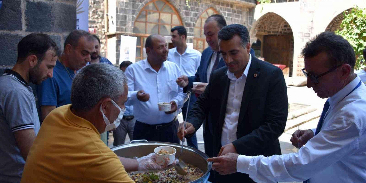 Siverek’te 20 Bin Kişiye Aşure İkram Edildi