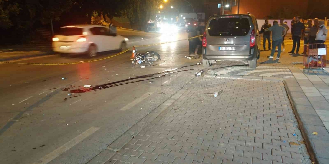 Hafif Ticari Araç İle Motosiklet Çarpıştı: 1’i Ağır 2 Yaralı