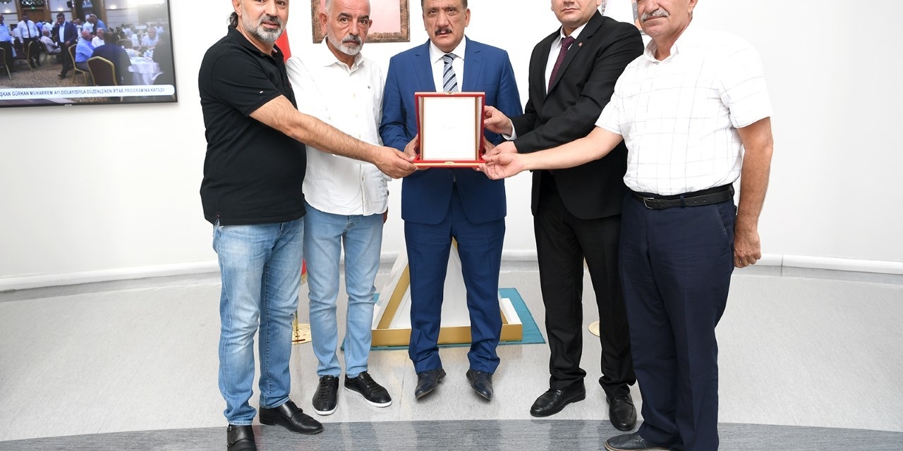 Esnaf Oda Başkanlarından Gürkan’a Plaket