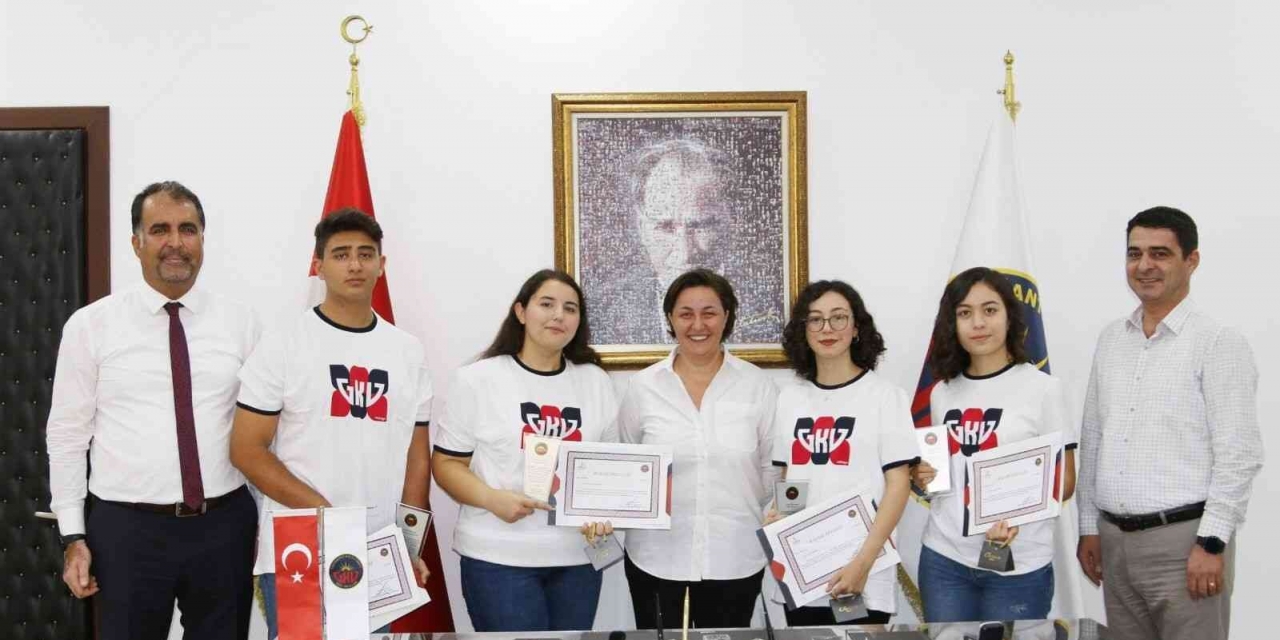 2022 Yks’de Üstün Başarı Gösteren Gkv’lilerden Anlamlı Ziyaret