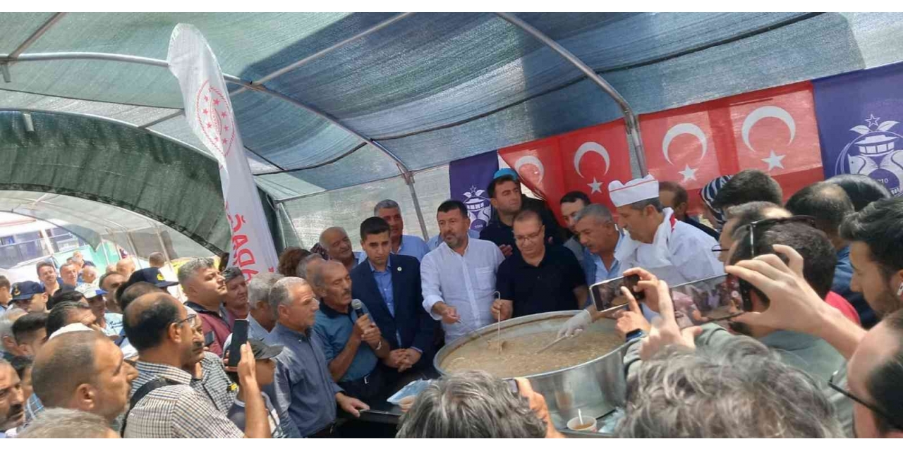 Akçadağ’da Vatandaşlara Aşure İkramı