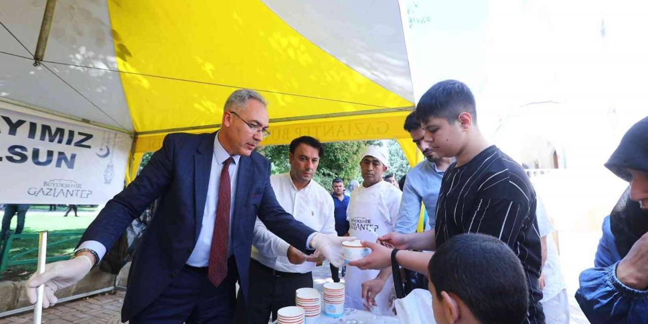 Büyükşehir’den 30 Bin Kişiye Aşure İkramı