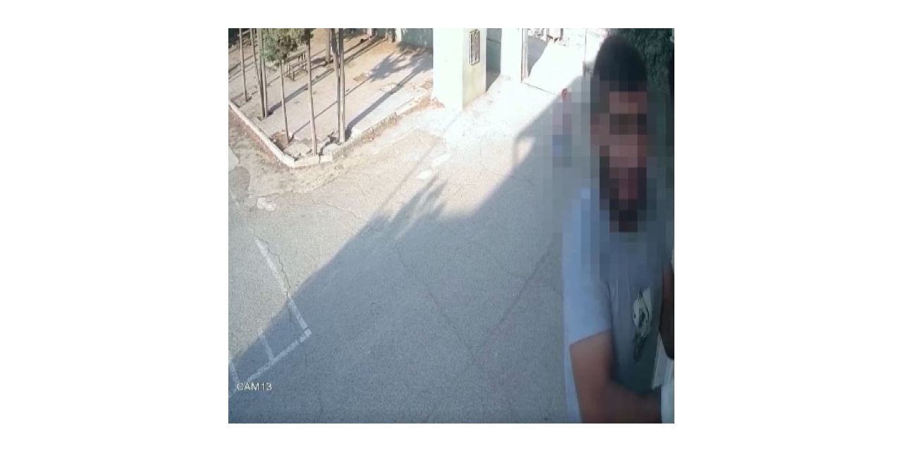 Önce Okuldan Hırsızlık Yaptı, Sonra Kendisini Çeken Kamerayı Söktü