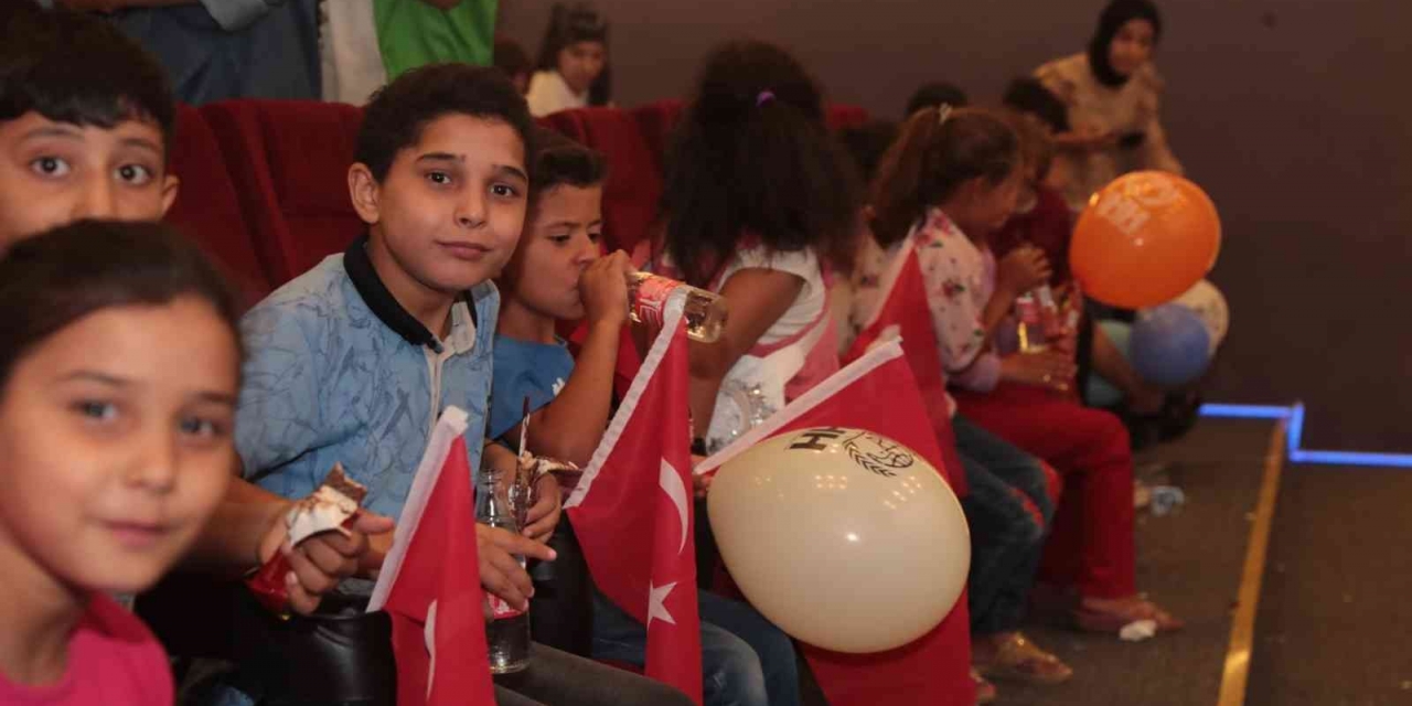 Başkan Beyazgül Çocukların Sinema Sevincine Ortak Oldu