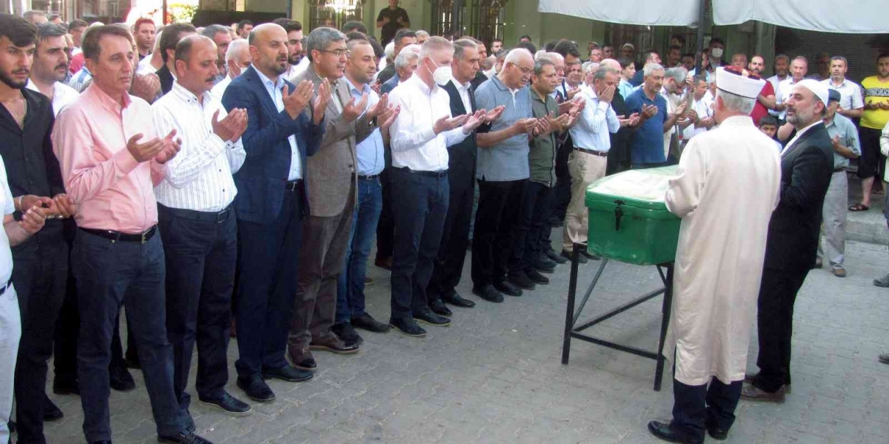 Milletvekili Erdoğan’ın Annesi Son Yolculuğuna Uğurlandı