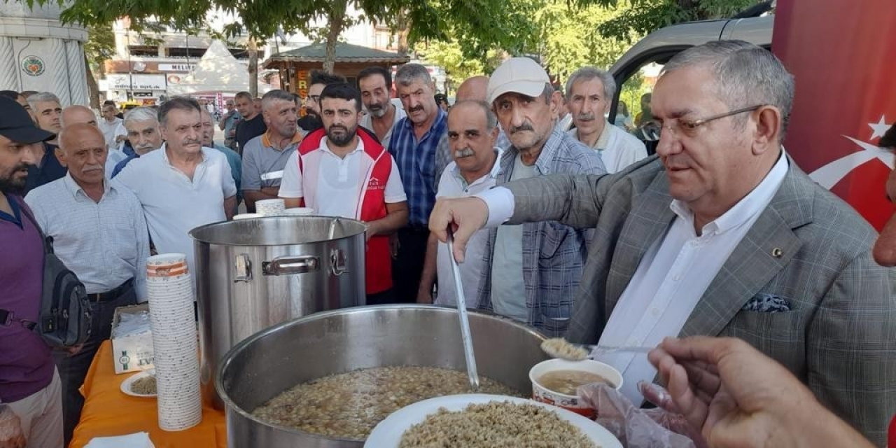 Faik Erdoğan Vakfı’ndan 3 Günde 5 Bin Kişiye Aşure İkramı