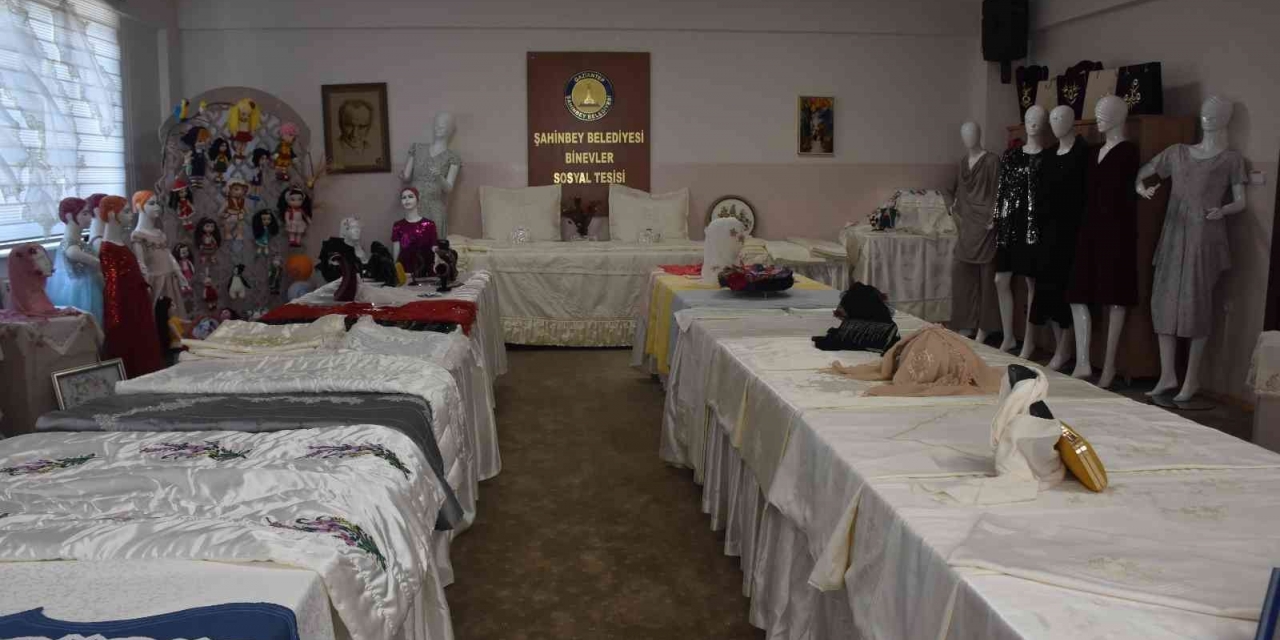 Şahinbey Kursiyerleri El Emeği Çalışmalarını Sergiledi