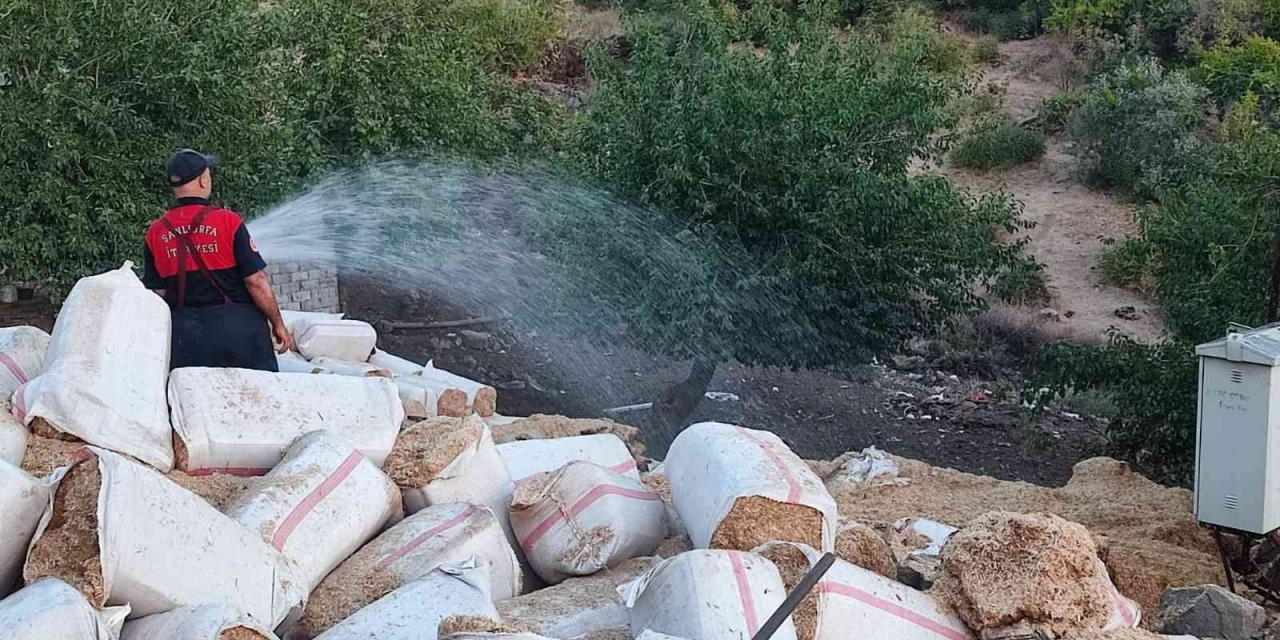 Felçli Adamın 10 Ton Samanı Kül Oldu