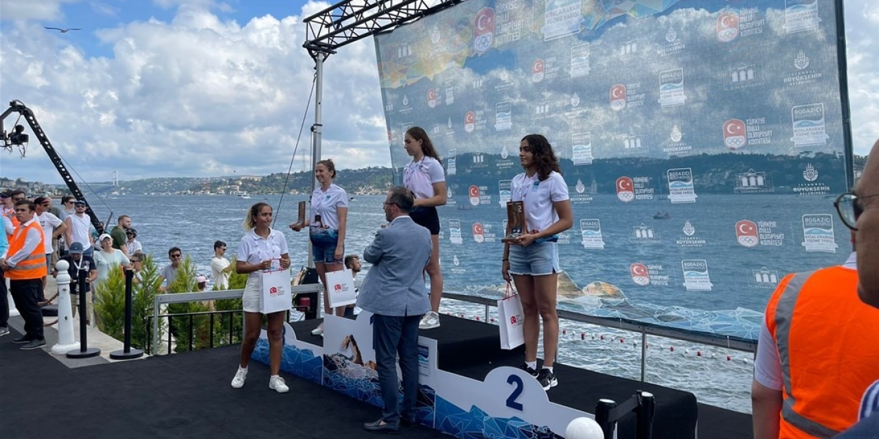 Burcu Yüzmede Türkiye Şampiyonu Oldu