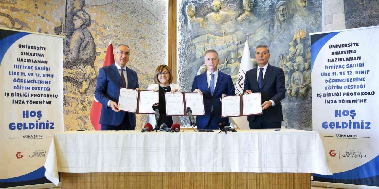 Gaziantep’te 11 Ve 12’nci Sınıf Öğrencilerine Bin 200 Tl Maddi Destek