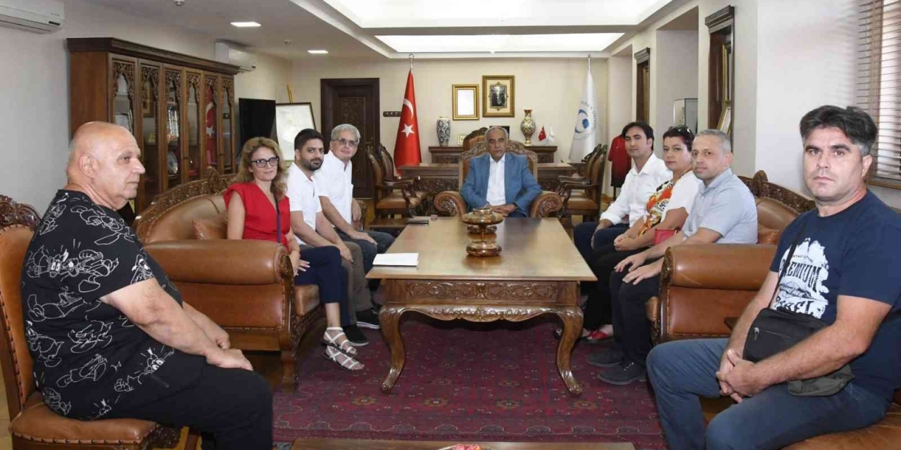 Romanyalı Bilim İnsanları, Rektör Turgut İle Bir Araya Geldi