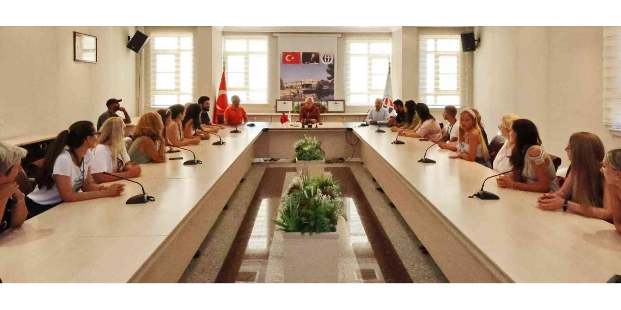 Sırbistanlı Öğrencilerden Rektör Özaydın’a Ziyaret