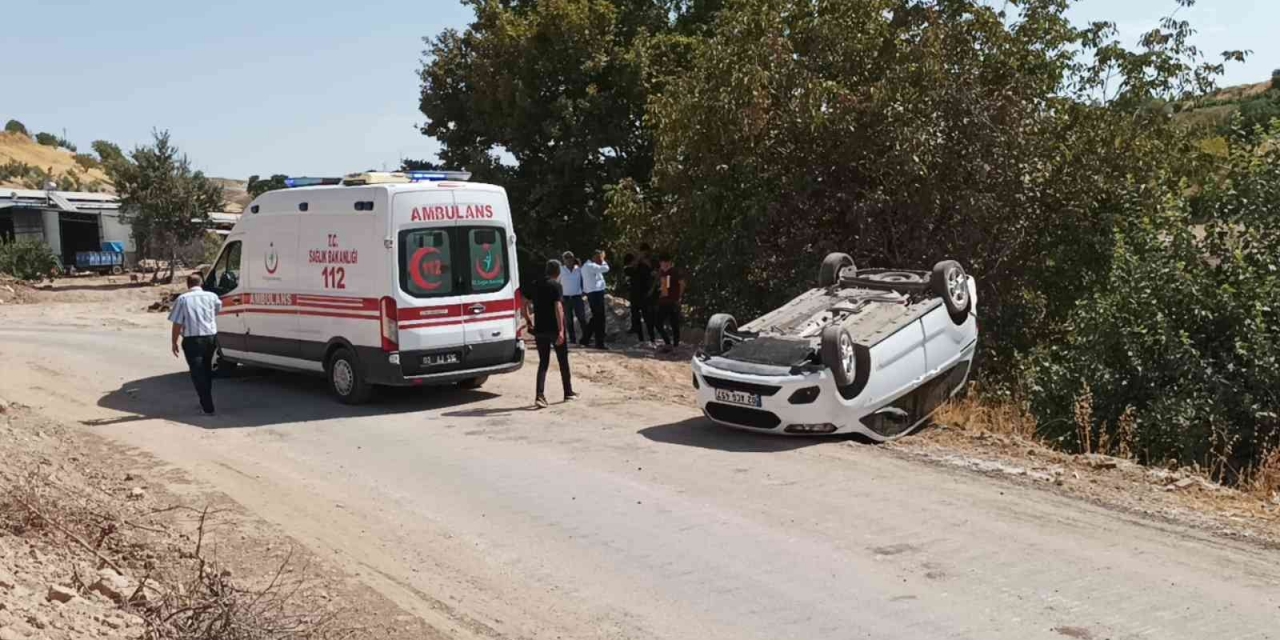 Hafif Ticari Araç Takla Attı: 1 Yaralı