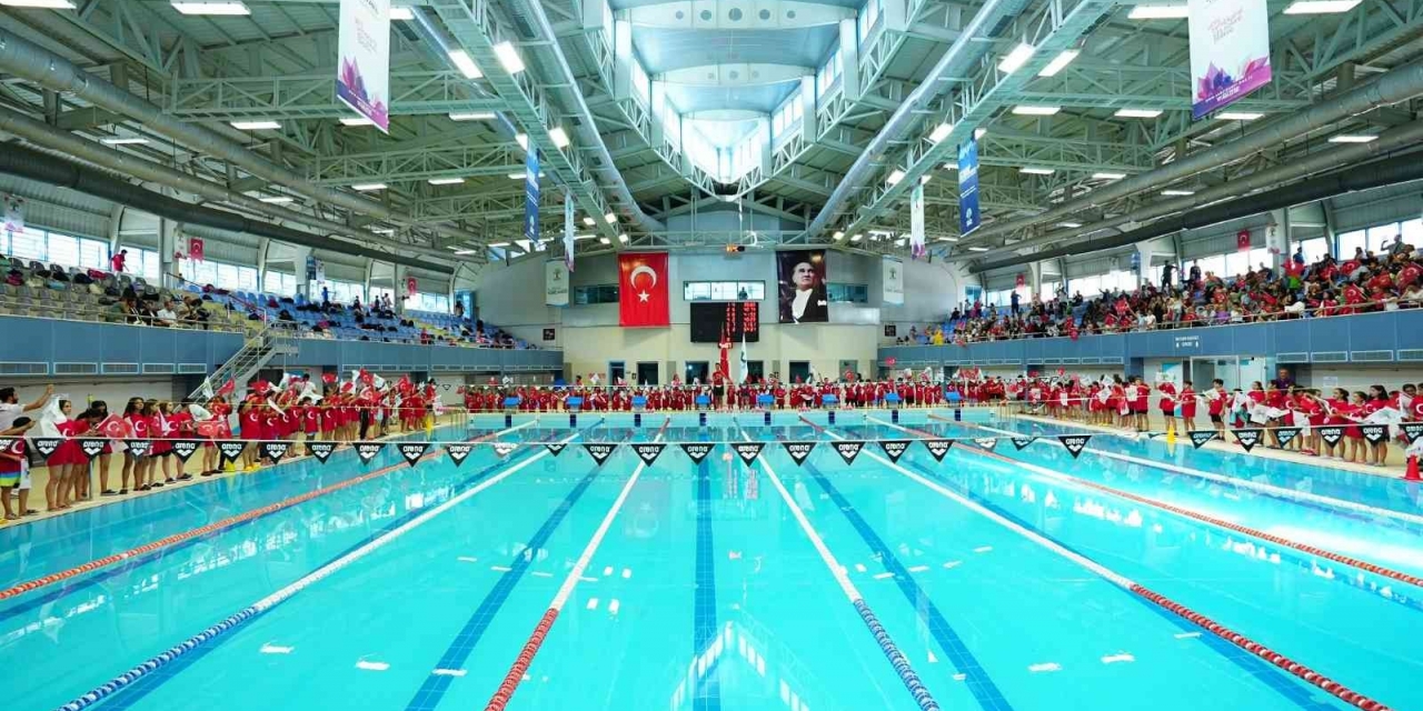 Şehitkamil’de 493 Sporcu Zafer Coşkusuyla Kulaç Attı