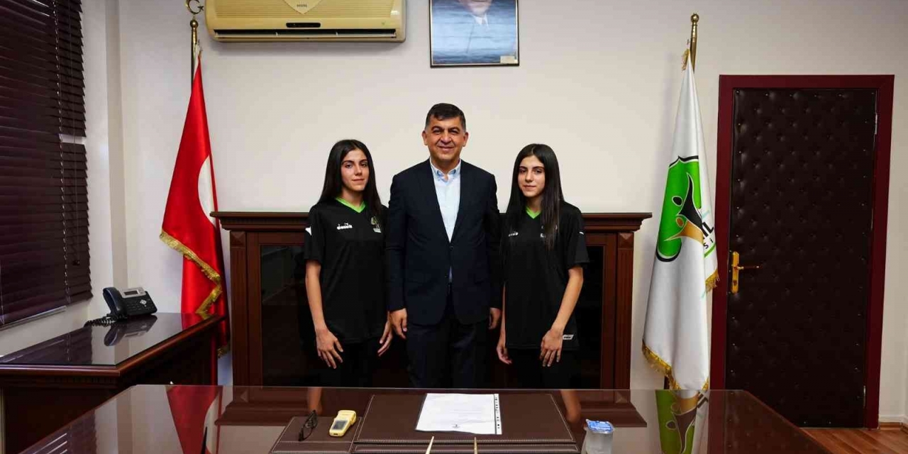 İkizler Hayal Ettikleri Üniversiteyi Kazandı