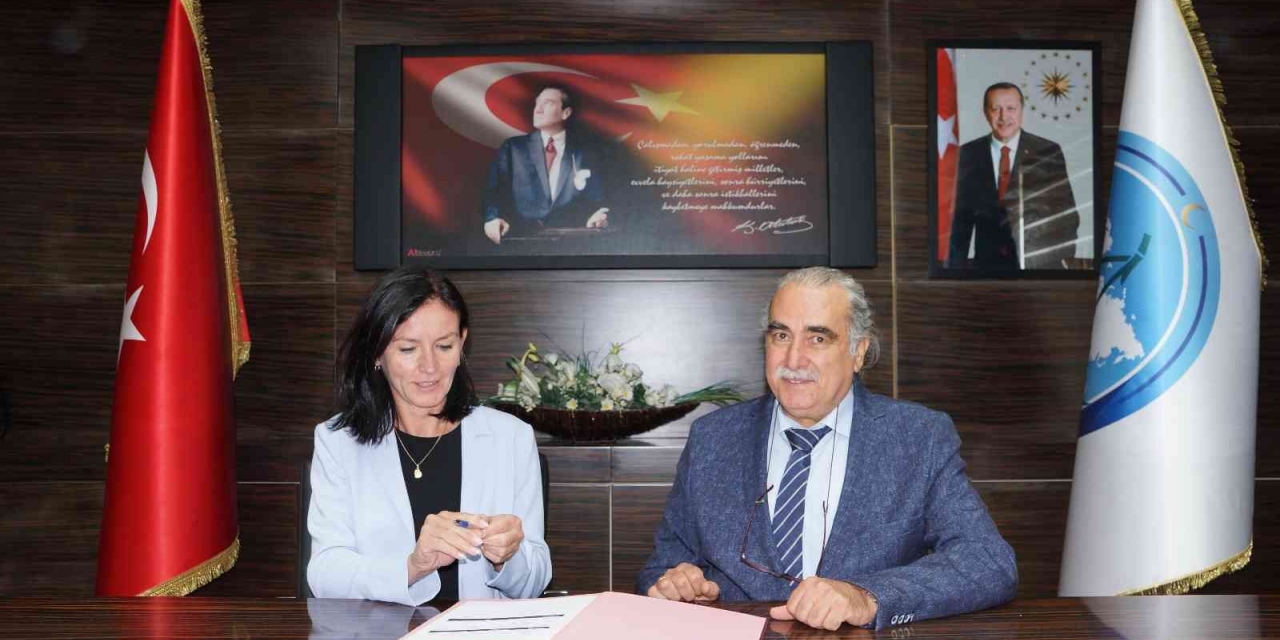 Gibtü- Zielona Gra Üniversitesi Arasında Protokol İmzalandı