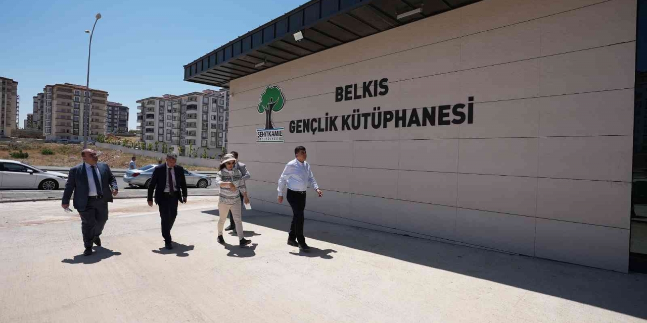 Fadıloğlu, Belkıs Gençlik Kütüphanesi’ni Yerinde İnceledi