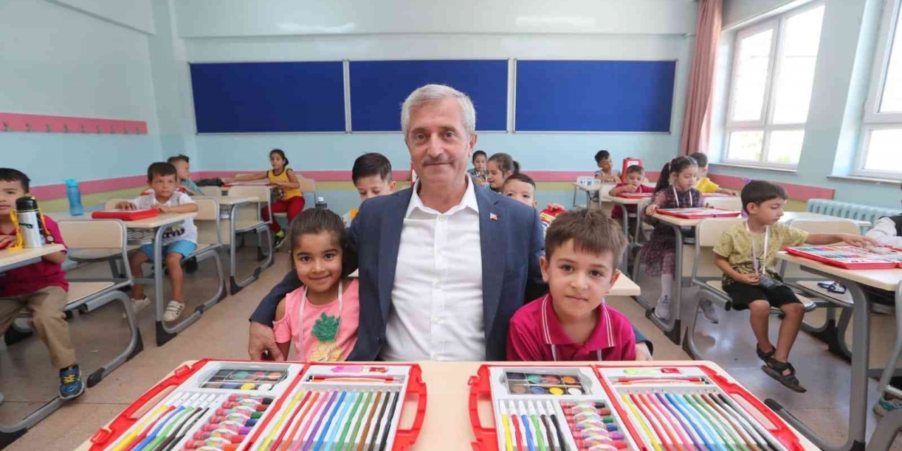 İlkokul Öğrencilerine Boyama Ve Okuma Seti