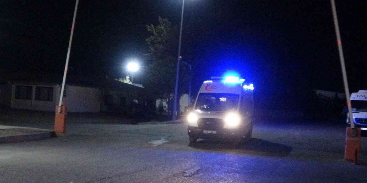 Fabrikada Çıkan Yangında 3 İşçi Dumandan Zehirlendi