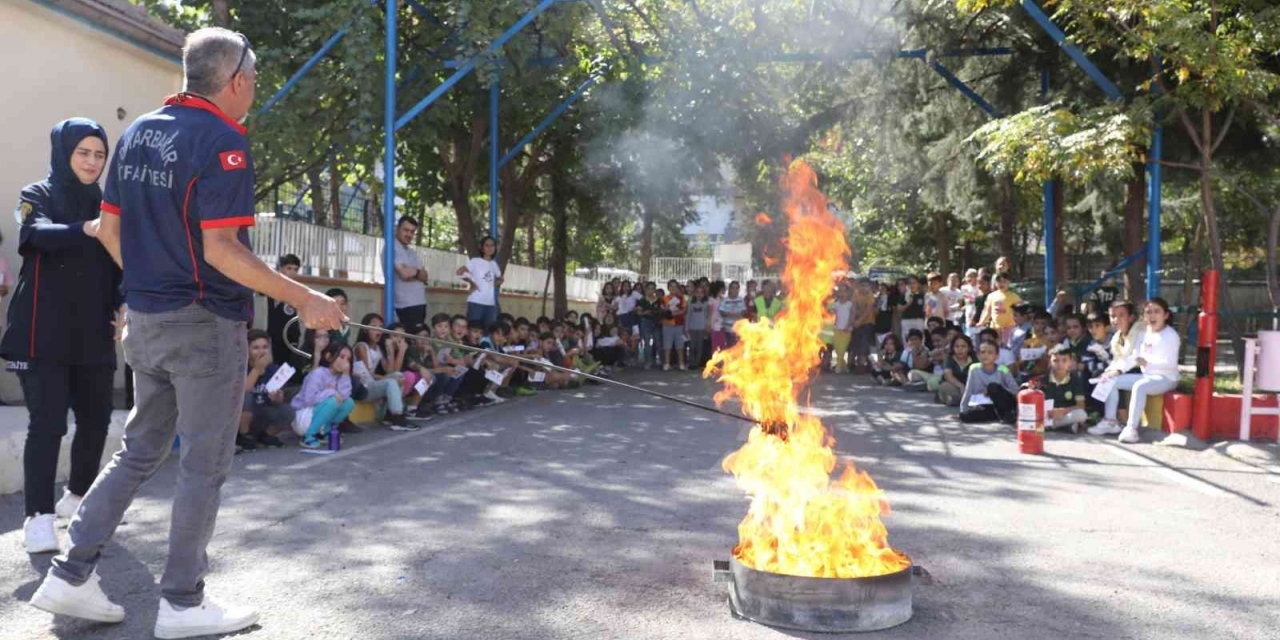 Diyarbakır İtfaiyesinden 3 Bin 500 Öğrenciye Yangın Eğitimi