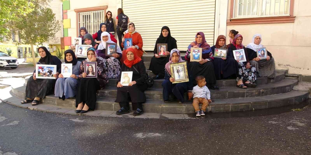 Terör Örgütü Pkk Mağduru Ailelerin Evlat Nöbeti Bin 125’inci Gününde