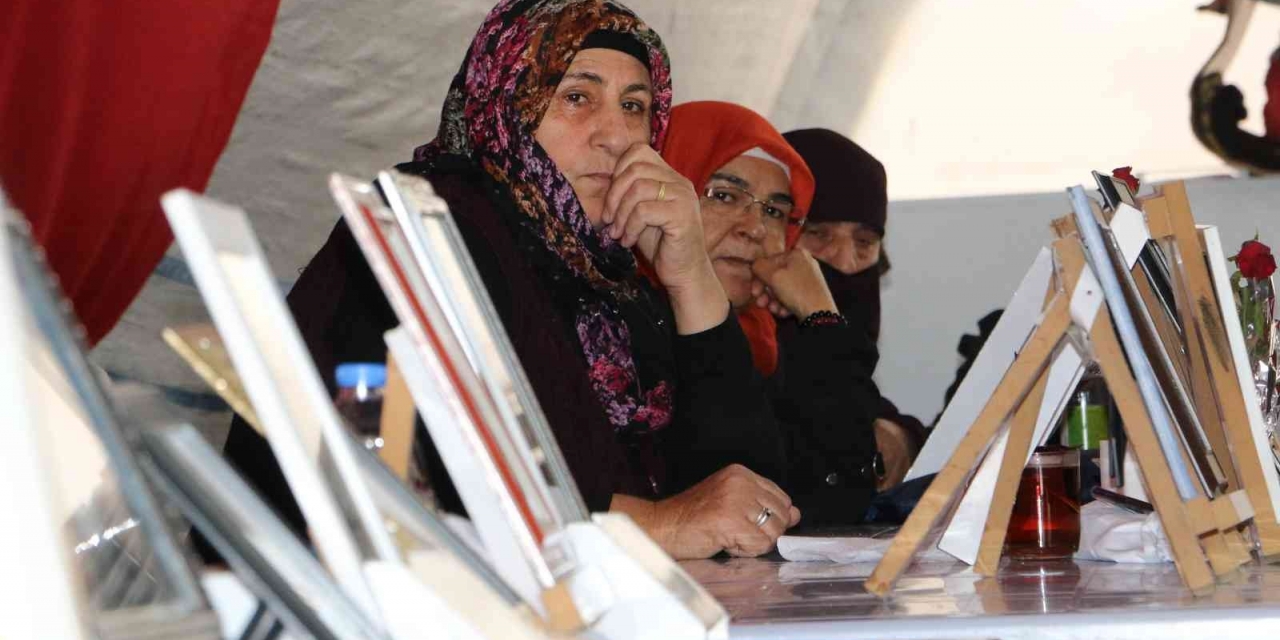 Kemoterapi Tedavisini Bırakan Anne 4 Yıldır Oğlu İçin Evlat Nöbetinde