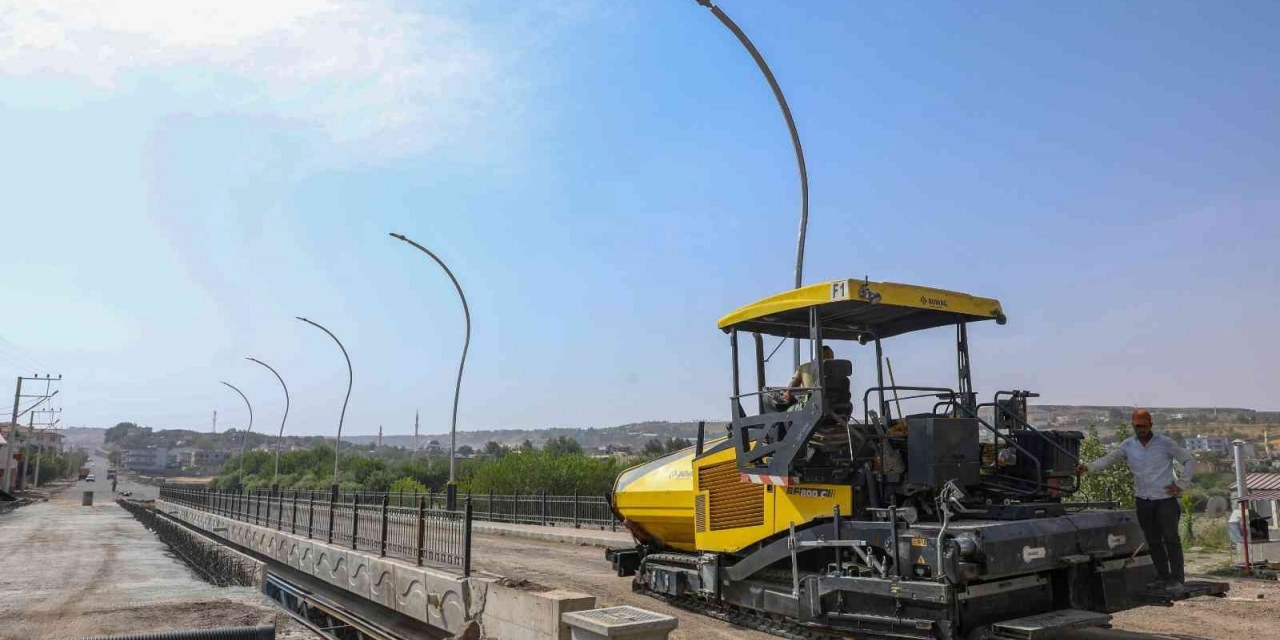 Diyarbakır Büyükşehir Belediyesinin Yol İyileştirme Çalışmaları Devam Ediyor