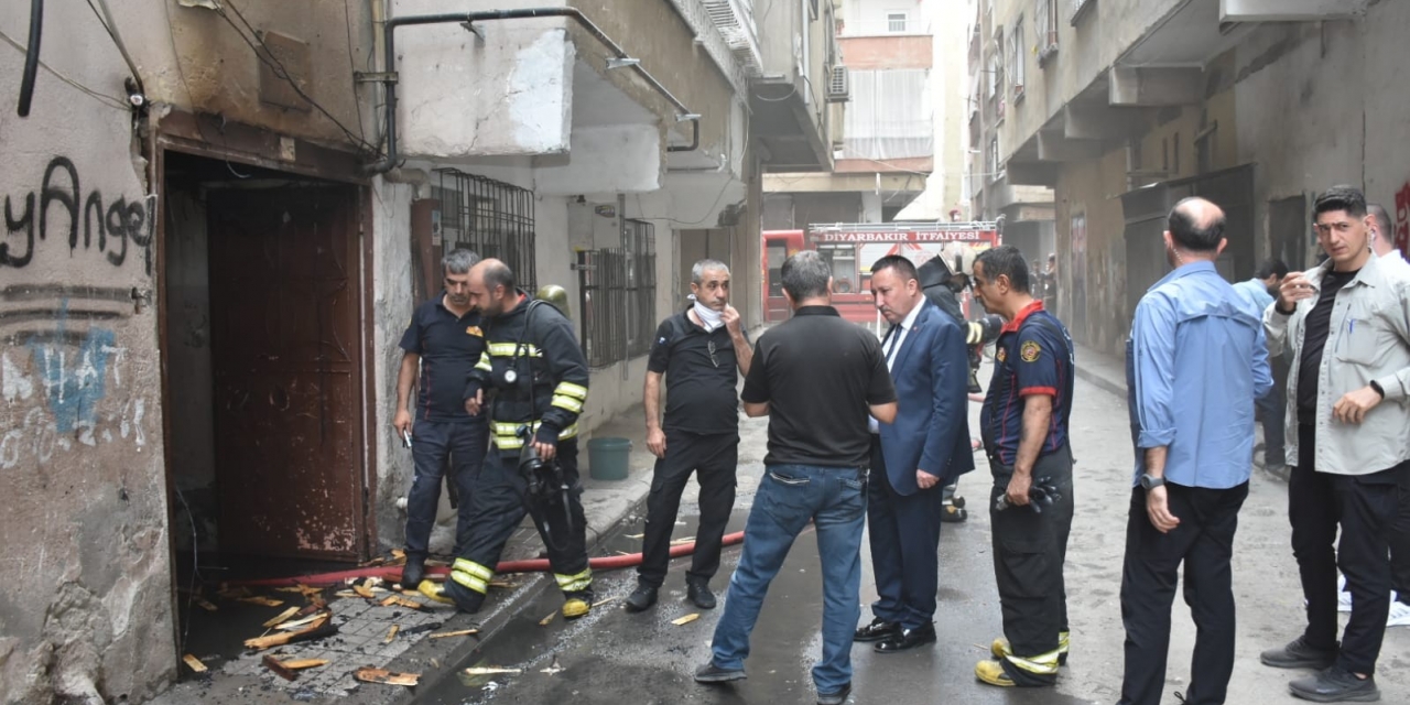Binada Yangın Çıktı, Başkan Beyoğlu Ev Sakinlerini Yalnız Bırakmadı