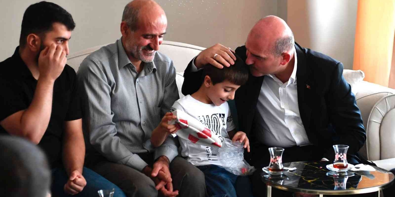 Bakan Soylu, Diyarbakır’da Yasin Börü’nün Ailesiyle Bir Araya Geldi