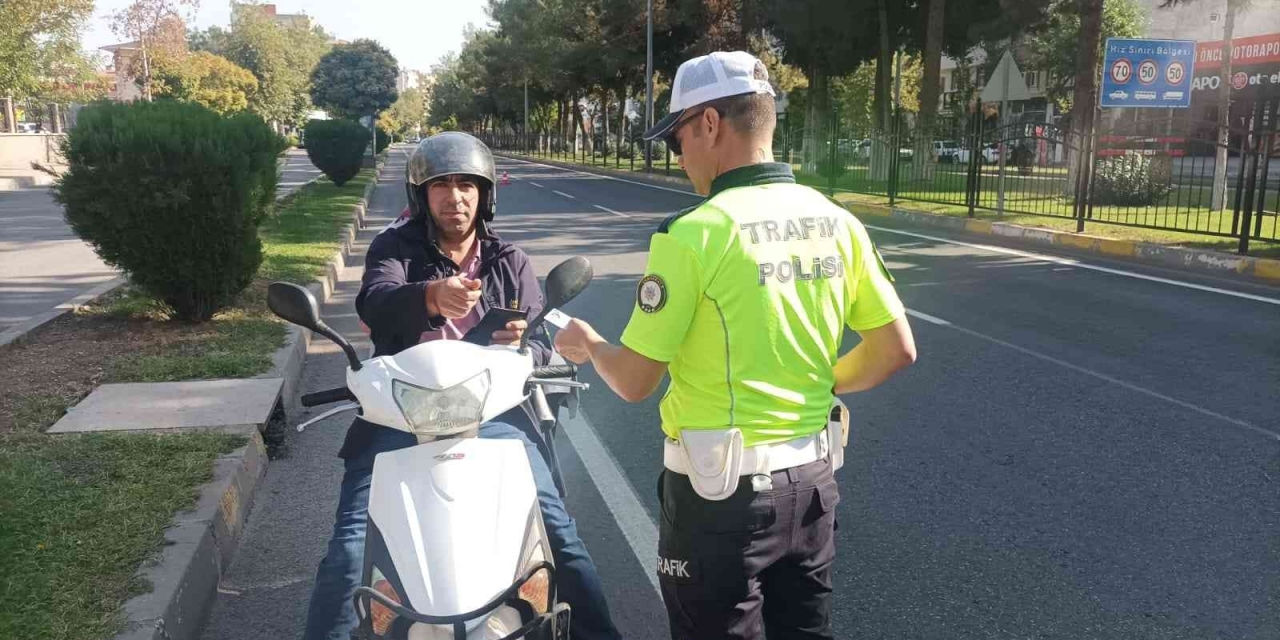 Motosiklet Sürücülerine Kask Denetimi