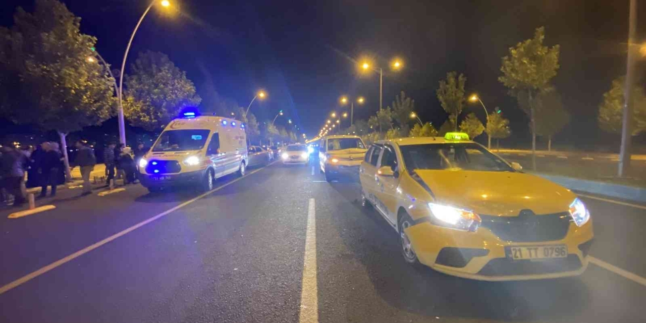 Diyarbakır’da 3 Aracın Karıştığı Kazada 5 Kişi Yaralandı