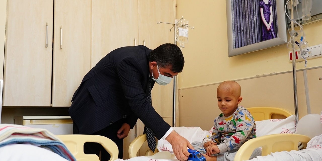 Fadıloğlu’ndan Lösemili Çocuklara Moral Ziyareti