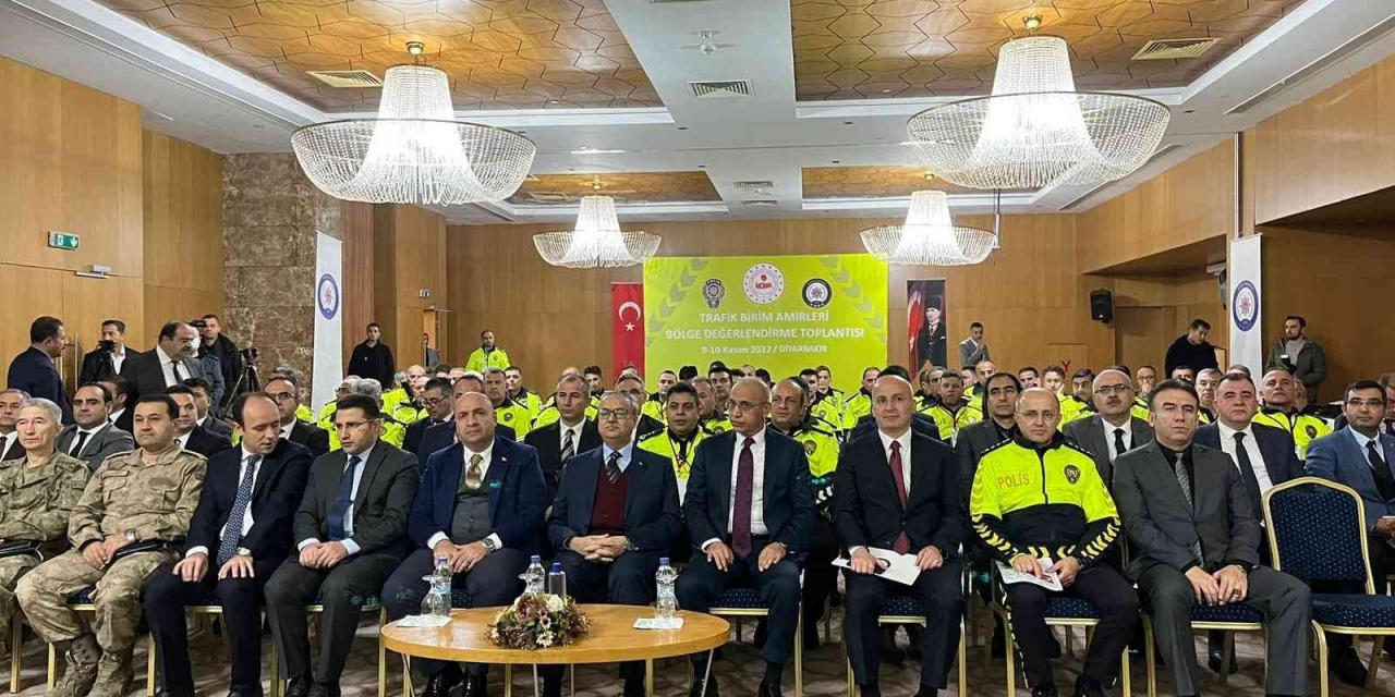 Emniyet Genel Müdürlüğü Trafik Başkanı Yavuz: "her Yıl Dünyada 1 Milyon 300 Bin Civarında İnsan Trafik Kazalarından Kaynaklı Can Kayıpları Yaşıyor"