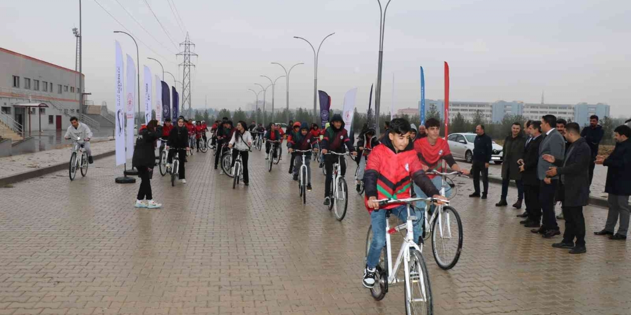 60 Öğrenci Sağlıklı Yaşam İçin Pedal Çevirdi