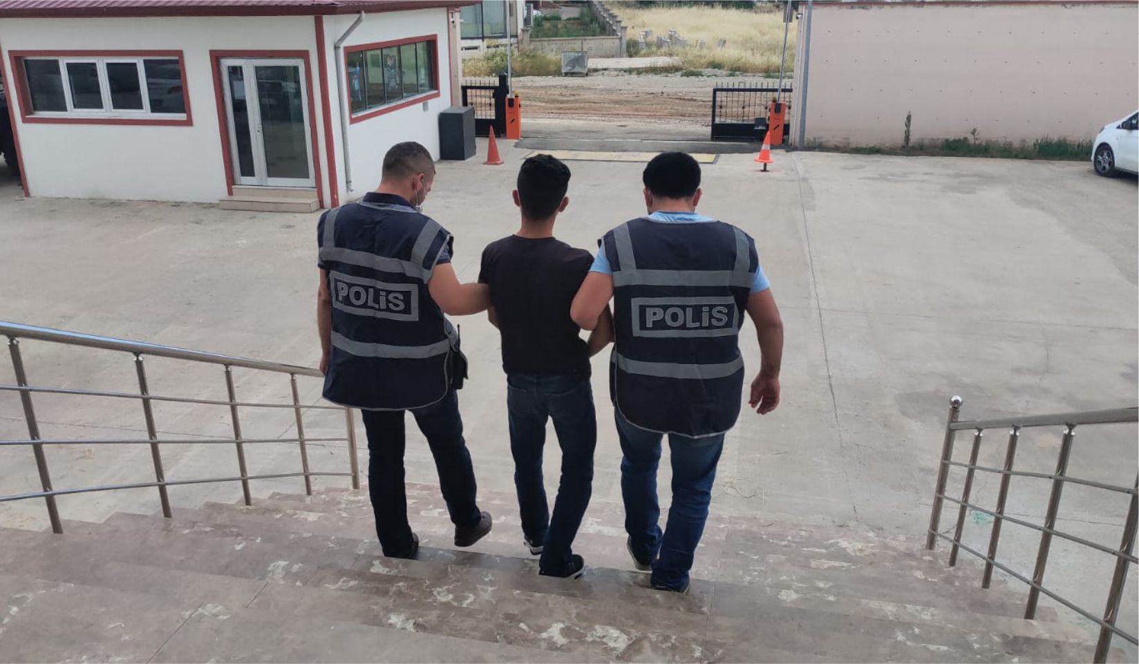 Kahta’da sadaka kutusunu çalan şahıs tutuklandı
