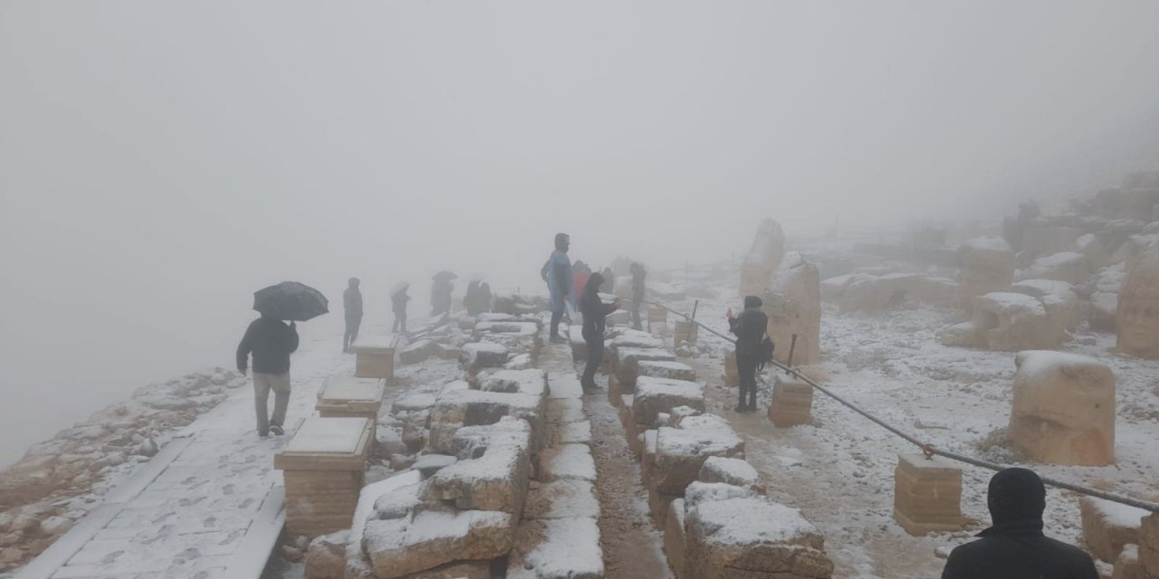 Nemrut Dağı’nda Kar Yağışı Başladı