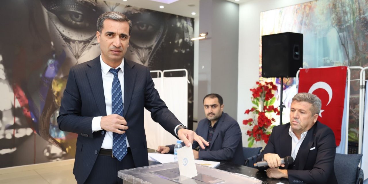 İki Adayın Yarıştığı Kongrede Mevcut Başkan Güven Tazeledi
