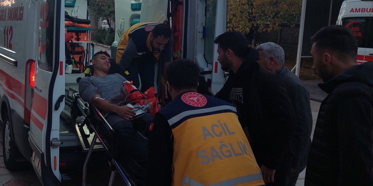 Yere Düşen Gencin Kolundaki Tüfek Ateş Aldı: 1 Yaralı