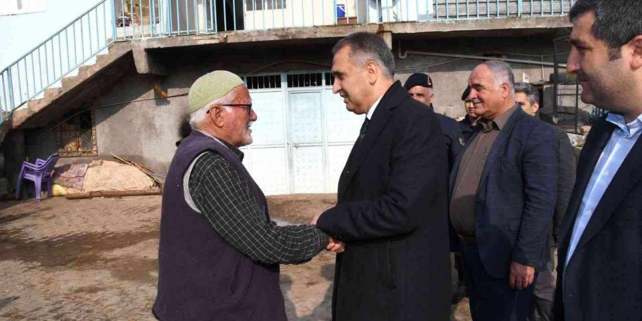 Vali Çuhadar, Köylü Vatandaşların Taleplerini Dinledi