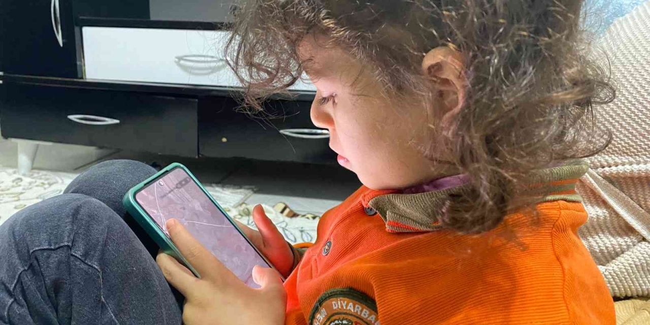Uzmanı Uyardı: Güvensiz İnternet Tehlike Saçıyor, Çocuklar Zarar Görüyor