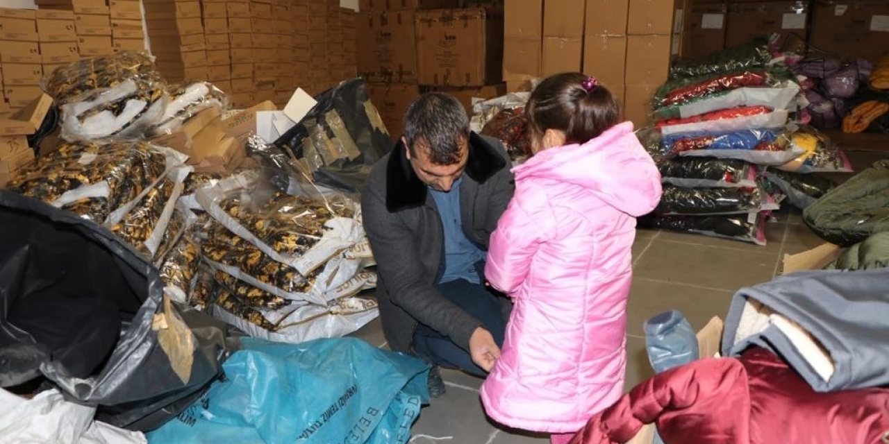 Kayapınar Belediyesi 300 Yetim Ve Öksüz Çocuğu Sevindirdi